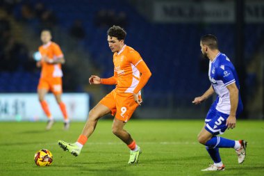 Blackpool 'dan Kyle Joseph, 26 Kasım 2024' te İngiltere 'nin Bristol Stadyumu' nda oynanan Bristol Rovers - Blackpool maçında pas attı.