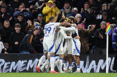 Leeds United takımından Daniel James 27 Kasım 2024 'te Leeds Road, İngiltere' deki Leeds 'e karşı oynanan Sky Bet Şampiyonası maçında 3-0' lık galibiyetini kutluyor.
