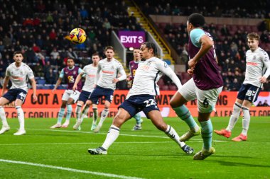Burnley 'den CJ Egan-Riley 26 Kasım 2024' te Burnley ile Coventry City arasındaki Sky Bet Şampiyonası maçında 2-0 berabere kaldı.