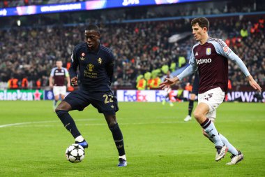 Juventus 'lu Timothy Weah, UEFA Şampiyonlar Ligi, Lig Faz MD5 maçında topu kontrol ediyor. Aston Villa, Juventus' a karşı Villa Park, Birmingham, Birleşik Krallık, 27 Kasım 2024