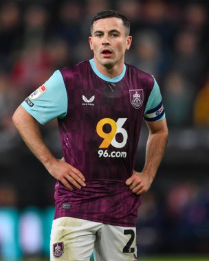 Burnley 'den Josh Cullen Sky Bet Şampiyonası maçında Burnley, Coventry City' e karşı Turf Moor, Burnley, İngiltere, 26 Kasım 2024