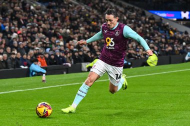 Burnley 'den Connor Roberts 26 Kasım 2024' te Burnley, Burnley 'de Coventry City' ye karşı oynadığı Gökyüzü İddia Şampiyonası maçında topa vuruyor.