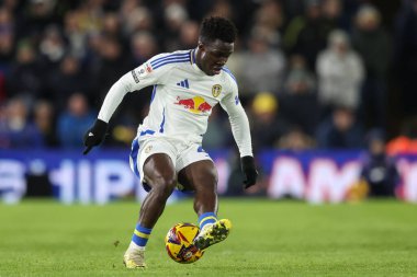 Leeds United takımından Wilfried Gnonto 27 Kasım 2024 'te Leeds Road, Leeds' de oynanan Sky Bet Şampiyonası maçında topu kontrol ediyor.