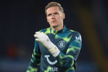 Luton Town 'dan Thomas Kaminski 27 Kasım 2024' te Leeds Road, İngiltere 'de oynanan Sky Bet Şampiyonası maçında maç öncesi ısınma maçında Leeds United Luton Town' a karşı.