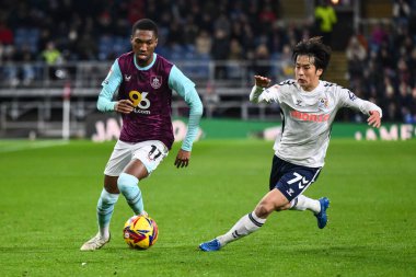 Burnley 'li Jaidon Anthony, 26 Kasım 2024 tarihinde Burnley-Coventry City maçında Coventry City maçında Coventry City' den Tatsuhiro Sakamoto 'yu geçti.