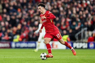 Liverpool Ligi takımlarından Curtis Jones, 27 Kasım 2024 tarihinde İngiltere 'nin Liverpool kentinde oynanan Lig Şampiyonlar Ligi, Lig Faz MD5 Liverpool Real Madrid maçında topa vuruyor.