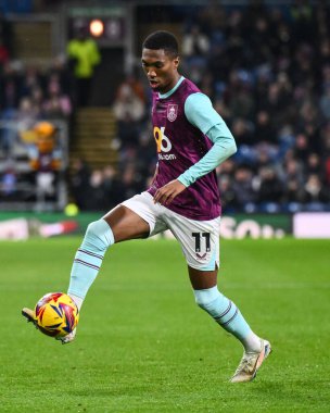 Burnley 'li Jaidon Anthony 26 Kasım 2024' te Burnley, Burnley 'de Coventry City' ye karşı oynadığı Gökyüzü İddia Şampiyonası maçında topu kontrol ediyor.