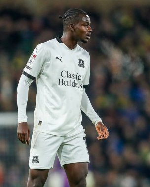 Plymouth Argyle takımından Mustafa Bundu, 26 Kasım 2024 'te Norwich City, Norwich Road, Norwich, İngiltere' de Plymouth Argyle 'a karşı oynanan Gökyüzü İddia Şampiyonası maçına bakıyor.