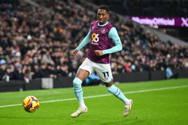 Burnley 'den Jaidon Anthony, Burnley, Burnley' de Burnley ile Coventry City arasındaki Gökyüzü İddia Şampiyonası maçında topa vuruyor.