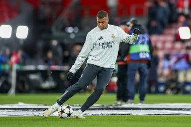 Real Madrid 'den Kylian Mbapp, UEFA Şampiyonlar Ligi, Lig Faz MD5 Liverpool - Real Madrid Anfield, Liverpool, Birleşik Krallık' ta 27 Kasım 2024 tarihinden önce ısındı.