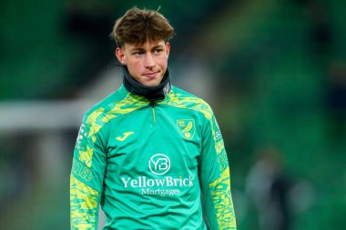 Norwich City 'den Oscar Schwartau, 26 Kasım 2024' te Norwich City - Norwich City - Plymouth Argyle maçından önce ısınıyor.