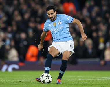 Manchester City 'den Kay Gundogan UEFA Şampiyonlar Ligi maçı sırasında Etihad Stadyumu' nda Manchester City Feyenoord 'a karşı savaşıyor.