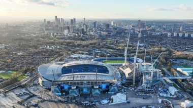 UEFA Şampiyonlar Ligi maçında Etihad Stadyumu ve Manchester City 'nin Manchester' daki Etihad Stadyumu 'nda Manchester City ile Feyenoord maçının hava görüntüsü