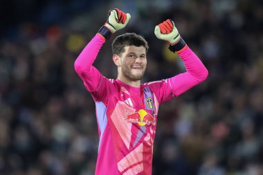 Leeds United takımından Illan Meslier, Leeds United 'ın Leeds, İngiltere' deki Leeds Road 'da oynanan Sky Bet Şampiyonası maçında Daniel James' in attığı golü kutluyor.