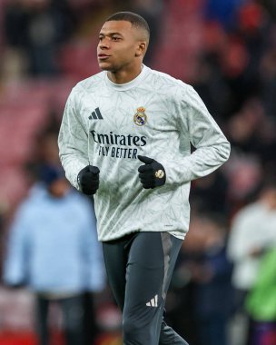 Real Madrid 'den Kylian Mbapp, UEFA Şampiyonlar Ligi, Lig Faz MD5 Liverpool - Real Madrid Anfield, Liverpool, Birleşik Krallık' ta 27 Kasım 2024 tarihinden önce ısındı.