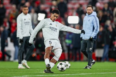 Real Madrid 'den Jude Bellingham, UEFA Şampiyonlar Ligi, Lig Faz MD5 Liverpool Real Madrid Anfield, Liverpool, Birleşik Krallık' ta 27 Kasım 2024 tarihinden önce ısındı.