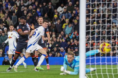 Leeds United takımından Sam Byram 27 Kasım 2024 'te Leeds Road, İngiltere' de oynanan Sky Bet Luton Town maçında 1-0 öne geçti.