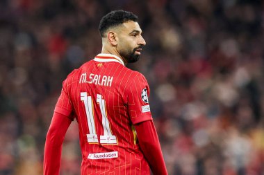 Liverpool 'dan Muhammed Salah, UEFA Şampiyonlar Ligi, Lig Faz MD5 Liverpool Real Madrid Anfield, Liverpool, Birleşik Krallık' ta, 27 Kasım 2024 'te seyrediyor.