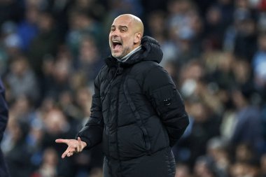 Manchester City teknik direktörü UEFA Şampiyonlar Ligi maçında Manchester City - Feyenoord maçında Manchester, Manchester Stadyumu 'nda tepki gösterdi.