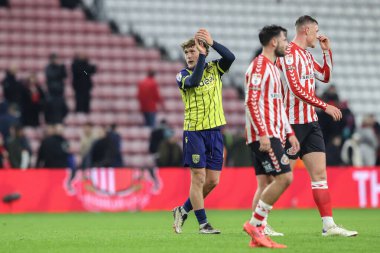 West Bromwich Albion takımından Callum Styles, 26 Kasım 2024 'te İngiltere' nin başkenti Sunderland 'da oynanan Sky Bet Şampiyonası maçından sonra taraftarları alkışlıyor.