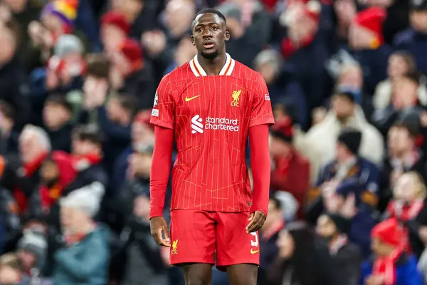 Liverpool 'dan İbrahima Konate, UEFA Şampiyonlar Ligi, Lig Faz MD5 Liverpool Real Madrid Anfield, Liverpool, Birleşik Krallık' ta 27 Kasım 2024 'te maçı izliyor.