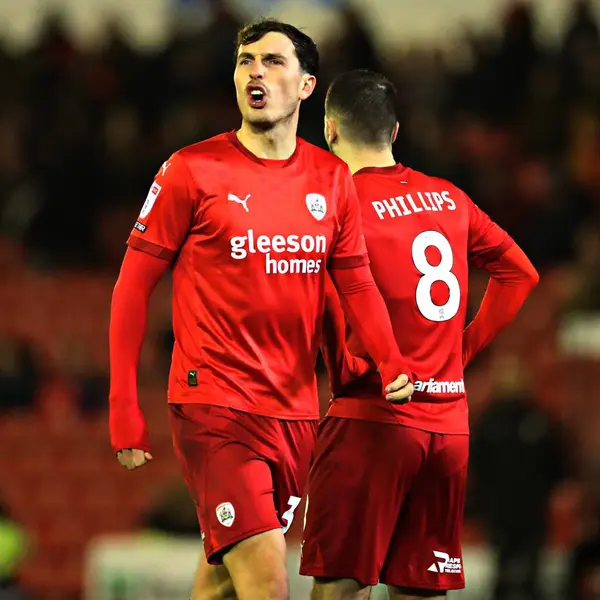 Barnsley 'den Josh Earl Sky Bet Ligi 1 maçı sırasında Oakwell, Barnsley, Barnsley, Birleşik Krallık' ta Barnsley 'e karşı, 26 Kasım 2024