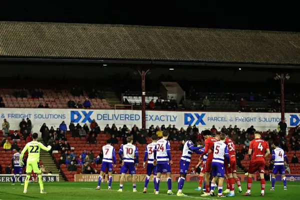 26 Kasım 2024 'te Barnsley, Barnsley' e karşı Oakwell, Barnsley, İngiltere 'de oynanan Sky Bet 1 karşılaşmasında Barnsley' in uzun atışını okuyordu.