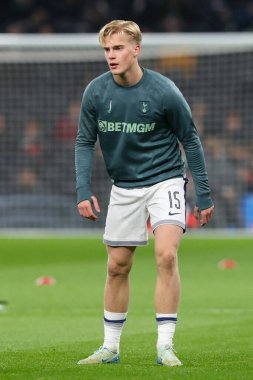 Tottenham Hotspur takımından Lucas Bergvall, UEFA Avrupa Ligi - Lig Stage maçı sırasında Tottenham Hotspur 'a karşı A.S. Roma maçında 28 Kasım 2024' te Londra 'daki Tottenham Hotspur Stadyumu' nda oynanan maç öncesi ısınma maçında görülüyor.