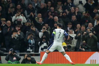Tottenham Hotspur 'dan Son Heung-Min UEFA Avrupa Ligi - Lig Stage maçı Tottenham Hotspur-A.S. Roma maçında 28 Kasım 2024' te Londra 'daki Tottenham Hotspur Stadyumu' nda 1-0 öne geçerek penaltı aldı.