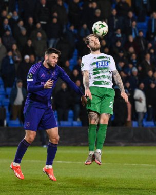 The New Saints F.C. 'den Ash Baker. UEFA Konferans Ligi - Lig Sahnesi maçı The New Saints vs Djurgrden - Croud Meadow, Shrewsbury, İngiltere, 28 Kasım 2024