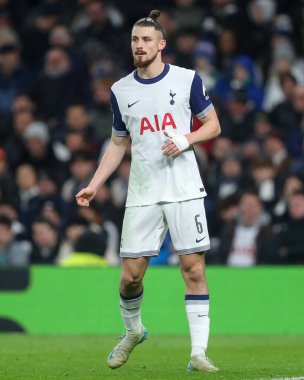 Tottenham Hotspur 'dan Radu Drguin, UEFA Avrupa Ligi - Lig Sahne Maçı sırasında Tottenham Hotspur' a karşı A.S. Roma Tottenham Hotspur Stadyumu, Londra, Birleşik Krallık, 28 Kasım 2024