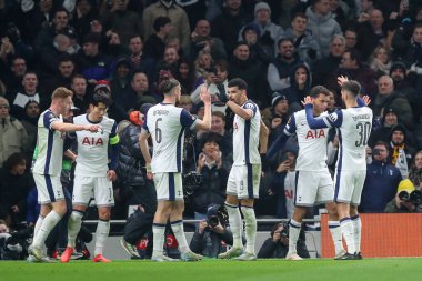 Tottenham Hotspur 'dan Brennan Johnson, UEFA Avrupa Ligi - Lig Stage maçı Tottenham Hotspur' a karşı A.S. Roma maçında 28 Kasım 2024 'te Londra' daki Tottenham Hotspur Stadyumu 'nda 2-1 kazanma hedefini kutluyor.