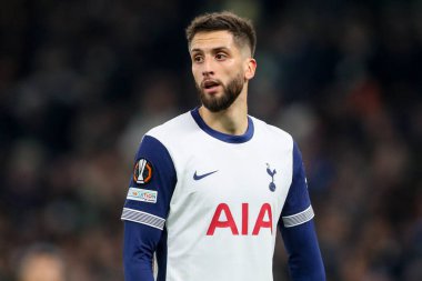 Tottenham Hotspur takımından Rodrigo Bentancur, UEFA Avrupa Ligi - Lig Stage maçı sırasında Tottenham Hotspur 'a karşı Roma, Tottenham Hotspur Stadyumu, Londra, Birleşik Krallık, 28 Kasım 2024