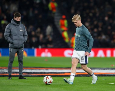 Tottenham Hotspur takımından Lucas Bergvall, UEFA Avrupa Ligi - Lig Stage maçı sırasında Tottenham Hotspur 'a karşı A.S. Roma maçında 28 Kasım 2024' te Londra 'daki Tottenham Hotspur Stadyumu' nda oynanan maç öncesi ısınma maçında görülüyor.