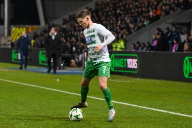 The New Saints F.C. 'den Josh Daniels. UEFA Konferans Ligi - Lig Sahnesi maçı The New Saints vs Djurgrden - Croud Meadow, Shrewsbury, İngiltere, 28 Kasım 2024