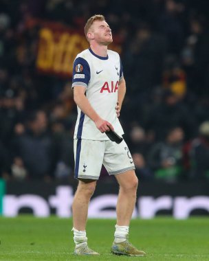 Tottenham Hotspur 'dan Dejan Kulusevski, UEFA Avrupa Ligi - Lig Stage maçı Tottenham Hotspur' a karşı A.S. Roma maçında 28 Kasım 2024 'te Londra' daki Tottenham Hotspur Stadyumu 'nda son düdük çaldıktan sonra üzüldü.