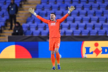 The New Saints F.C. 'den Connor Roberts. Takım talimatlarını UEFA Konferans Ligi - Lig Sahnesi maçı sırasında Croud Meadow, Shrewsbury, Birleşik Krallık 'ta The New Saints vs Djurgrden maçında verdi.