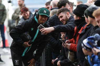 Sheffield Wednesday Oyuncuları, 1 Aralık 2024 'te İngiltere' deki Pride Park Stadyumu 'nda oynanan Derby County - Sheffield maçı öncesinde Onur Parkı' na geldi.