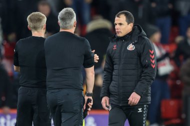 Sunderland 'ın Rgis Le Bris teknik direktörü, 29 Kasım 2024' te Sheffield Lane, Sheffield, Birleşik Krallık 'ta oynanan Sky Bet Şampiyonası maçında hakem Gavin Ward' a karşı oynadığı son düdük sonrasında tepki gösterdi.