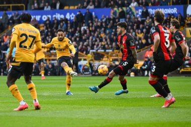 Wolverhampton Wanderers takımından Matheus Cunha, 30 Kasım 2024 tarihinde İngiltere 'nin Wolverhampton kentinde oynanan Premier League maçında Wolverhampton Wanderers' a karşı Bournemouth maçında kalede şut çekti.