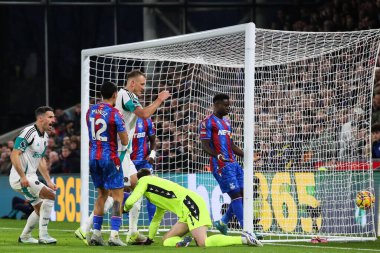 Crystal Palace 'dan Marc Guhi, 30 Kasım 2024' te İngiltere 'nin Selhurst Park kentinde oynanan Crystal Palace - Newcastle United maçında kendi kalesine 0-1 kazandırdı.