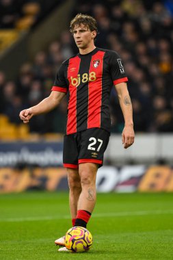 Bournemouth takımından Illya Zabarnyi, 30 Kasım 2024 'te İngiltere' nin Molineux kentinde oynanan Premier League karşılaşmasında Wolverhampton Wanderers Bournemouth 'a karşı.