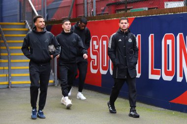 Newcastle United takımından Bruno Guimares, 30 Kasım 2024 'te İngiltere' nin Selhurst Park kentinde oynanan Crystal Palace - Newcastle United maçı öncesinde takım arkadaşlarıyla geldi.