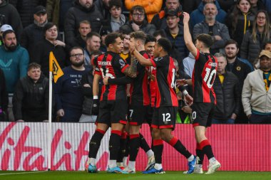 Bournemouth takımından Milos Kerkez, 30 Kasım 2024 tarihinde İngiltere 'nin Wolverhampton, Wolverhampton' da oynanan Premier League maçında Wolverhampton Wanderers 'a karşı Bournemouth maçında 1-2 kazanma hedefini kutluyor.