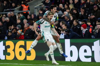 Newcastle United takımından Anthony Gordon, 30 Kasım 2024 'te İngiltere' nin Selhurst Park kentinde oynanan Crystal Palace - Newcastle United maçında 0-1 'lik galibiyet golünü kutluyor.