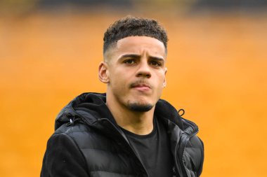 Bournemouth 'tan Max Aarons, 30 Kasım 2024' te İngiltere 'nin Molineux kentinde Wolverhampton Wanderers ile Bournemouth arasında oynanan Premier League karşılaşması öncesinde geldi.