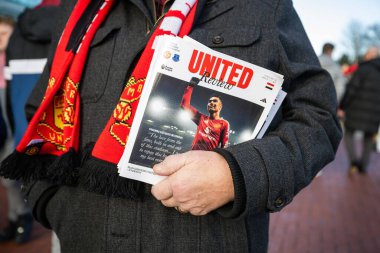 Bir taraftar, Premier Lig maçı öncesinde Manchester United ile Everton maçını 1 Aralık 2024 'te Old Trafford, Manchester, İngiltere' de düzenledi.