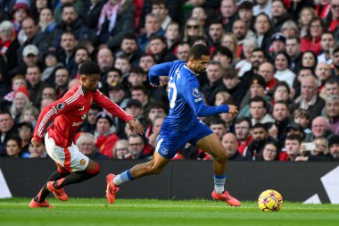 Everton 'dan Iliman Ndiaye, Manchester United ile Everton' ın 1 Aralık 2024 'te Old Trafford, Manchester, İngiltere' de oynadıkları Premier League maçında topa vurdu.