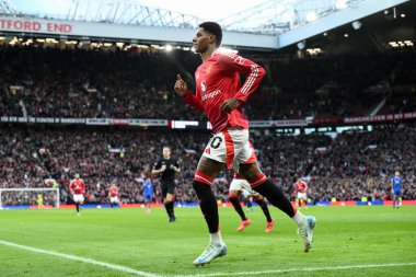 Manchester United takımından Marcus Rashford, Manchester United 'ın 1 Aralık 2024' te Old Trafford, Manchester 'da oynadığı Premier League maçında 3-0 kazanma golünü kutluyor.