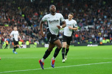Derby County 'den Ebou Adams, 1 Aralık 2024' te İngiltere 'deki Pride Park Stadyumu' nda oynanan Derby County - Sheffield maçında 1-0 'lık galibiyet golünü kutluyor.
